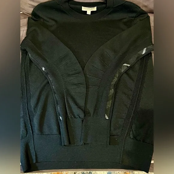 Men’s Black Burberry London England Sweater with detailed sleeve Size Large - Picture 2 of 8